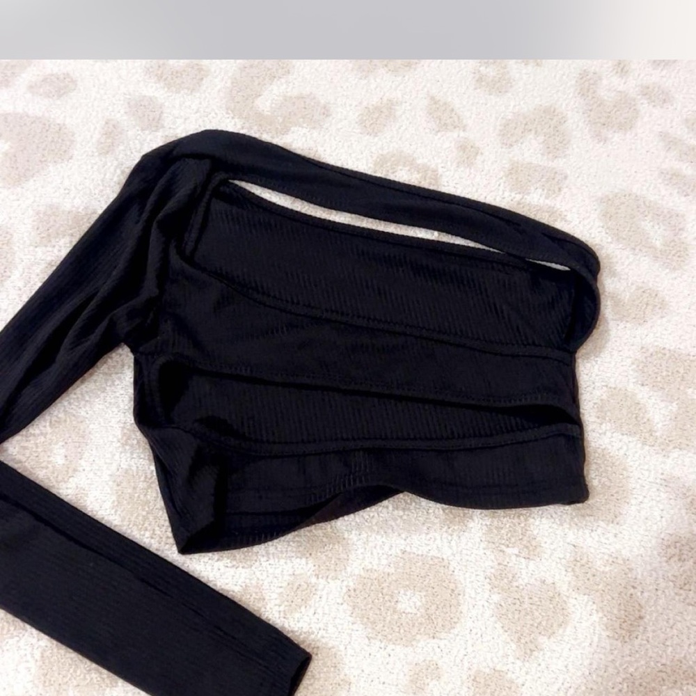 SHEIN Black One-Shoulder Crop Top